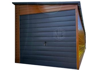 Blechgarage 3x6 m + Überdachung 1,5m - Schwingtor - Tür - PVC Kippfenster - Holzoptik - Dachrinnen - Dach: Neigung nach rechts | GP629 |